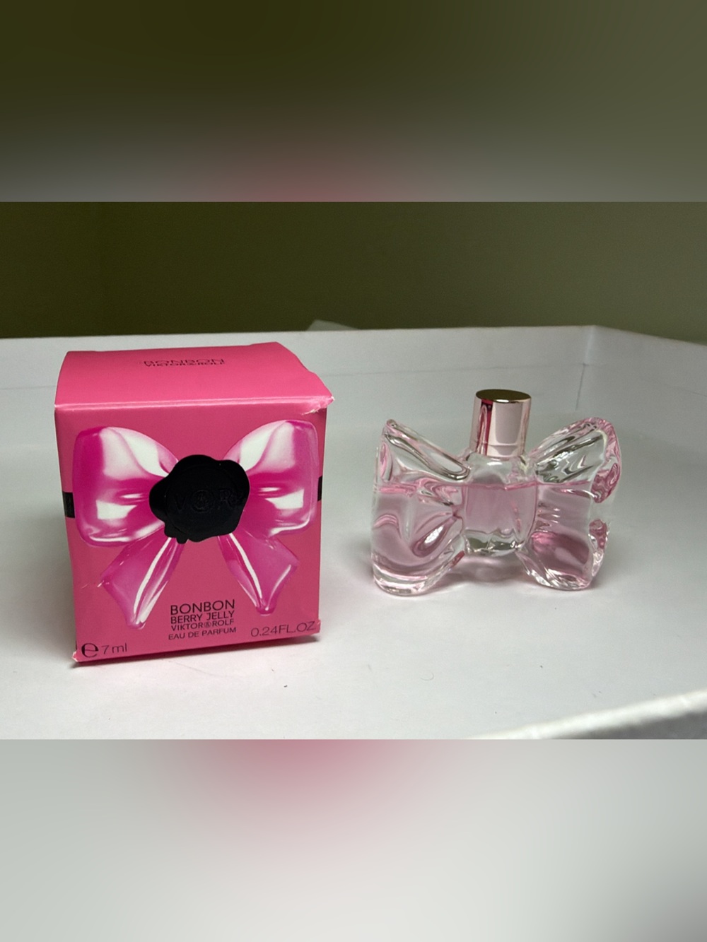 New,unused & authentic Viktor & Rolf Bonbon Mini Perfumeee3 7ml.